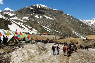 Pilgrim pabibal to panchtarni, amarnath yatra, Jammu Kashmir, Hindistan, Asya  