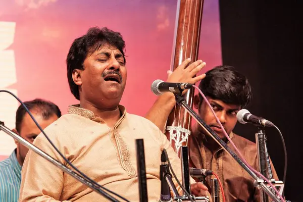 Hintli klasik müzisyen Ustad Rashid Khan, Hindistan, Asya  