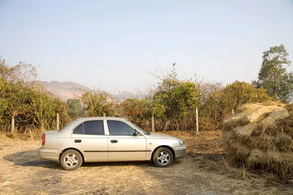 stock image Luxury car parked in farmhouse, Karjat, Maharashtra, India 