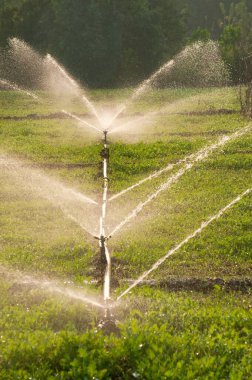 Fıskiyeler çiftliklerde sulama için kullanılır. 