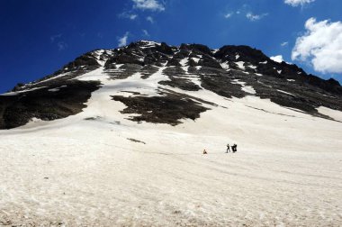 Pilgrim mahagunas ganesh top, amarnath yatra, Jammu Kashmir, Hindistan, Asya 'ya geçer.