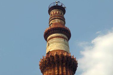 Qutab Minar kompleksi, Delhi, India