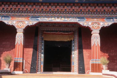 Shechen Tennyi 'nin dışı Bodh Gaya, Bihar, Hindistan, Asya' da Dargyeling