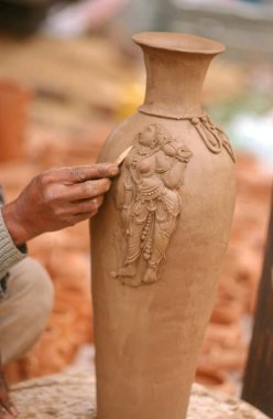 Harayana, Hindistan 'daki Surajkund Panayırı' nda Dünya Esrarı 'nda idolü olan adam.