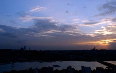 Günbatımında şehir silueti, İstanbul, Türkiye 