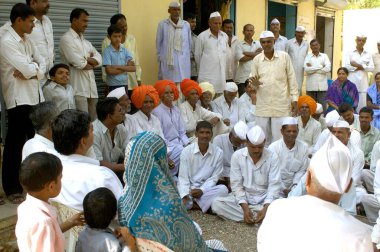 Ralegaon Siddhi 'nin topluluk toplantısı, Pune, Maharashtra, Hindistan yakınlarında. 