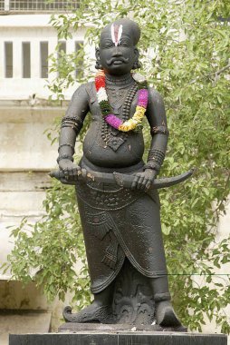 Statue of King Thirumalai Nayak ; Thirumalai Nayak (Naick) palace built in 1636 in the Indo-Saracenic style at Madurai ; Tamil Nadu ; India clipart