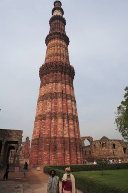 Qutb Minar built in 1311 red sandstone tower , Indo-Muslim art , Delhi sultanate , Delhi , India UNESCO World Heritage Site clipart