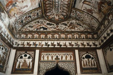 Boyanmış duvar, Raja Mahal 'in tavanı, Orchha, Madhya Pradesh, Hindistan, Asya 