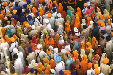 Sih müritleri, 30 Ekim 2008 'de Sachkhand Saheb Gurudwara' da, Guru Granth Sahib 'in 30. yılını kutlarken, Nanded, Maharashtra, Hindistan 