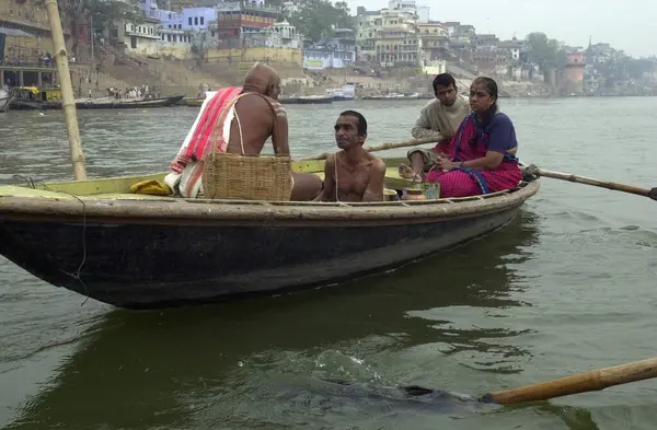 Stock image People seating in boat and crossing the river, India 