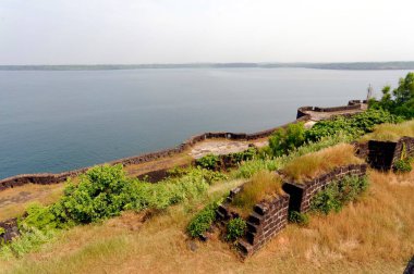 Vijaydurg Kalesi, Hindistan Asya 'da sarıldı. 