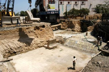 Bombay Mumbai, Maharashtra, Hindistan 'da metro inşa edildi. 