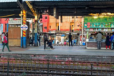 Bandra Tren İstasyonu, Mumbai, Maharashtra, Hindistan, Asya 