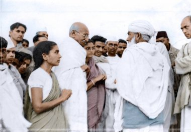 Mahatma Gandhi, Hindu Müslüman ayaklanmaları, Doğu Bengal, Hindistan, Asya, Kasım 1946 'dan sonra köyü ziyaret etti.