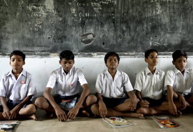 Okul çocukları, Ngo Patang, Sambalpur, Orissa, Hindistan  