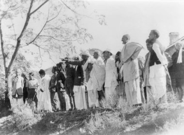 Mahatma Gandhi; Pyarelal Nayar; Khan Abdul Gaffar Khan; Brijkishan Chandiwalla ve Afganistan 'ın kuzeybatısındaki diğer eyaletler; Ekim 1938 