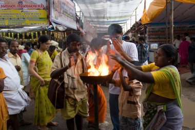 Arunachaleshwara 'daki Karthigai Deepam festivali Lord Shiva Chola' ya ithaf edilmiştir. 9.-13. yüzyıl, Thiruvannamalai, Tamil Nadu, Hindistan 