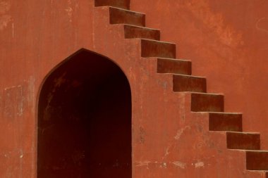 Jantar Mantar 'ın basamakları, MS 1725, Yeni Delhi, Hindistan