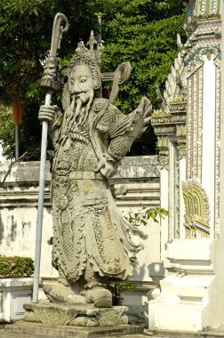 Wat Phra Chetuphon Manastırı Kralı Rama bir Chakri hanedanı Tayland 'daki en büyük 16. yüzyıl tapınağı; Çin taş heykeli Lan Tvarapala Çin Kaya devleri Korunaklı Kapı' da; Tayland; Güney Doğu Asya