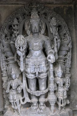 Channakesava Vishnu Tapınağı 'ndaki Lord Vishnu heykeli; Belur; Hassan ilçesi; Karnataka; Hindistan