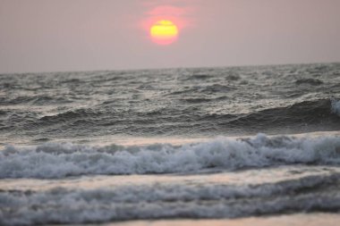 Günbatımı Ashwem Sahili, Goa, Hindistan