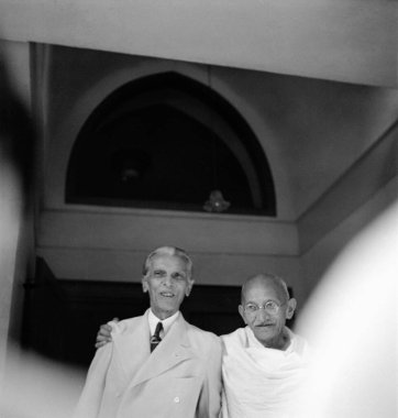 Mahatma Gandhi ve Müslüman lider Muhammed Ali Jinnah 1944 Eylül 'ünde Mumbai, Maharashtra' da  