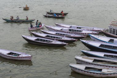 Tekneler park halinde, Varanasi, uttar pradesh, Hindistan, Asya 