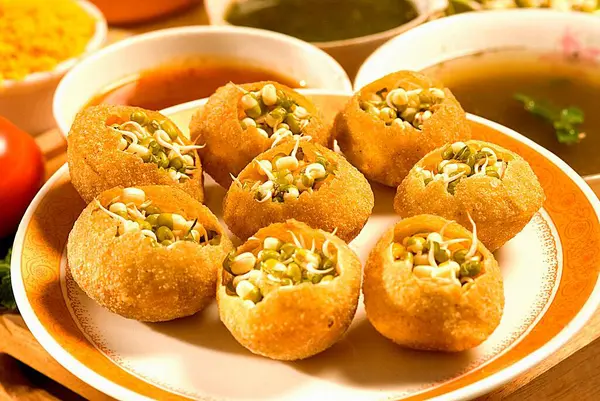 stock image Snacks, pani puri decorated with sprouted mungs