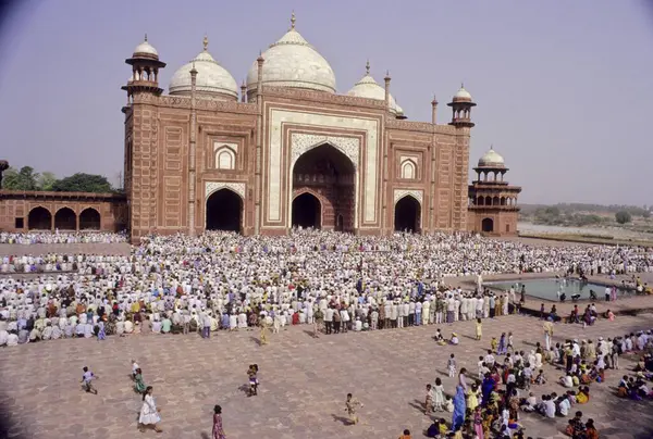 Μουσουλμανικές Προσευχές Στο Taj Mahal Έβδομο Θαύμα Του Κόσμου Agra Royalty Free Φωτογραφίες Αρχείου