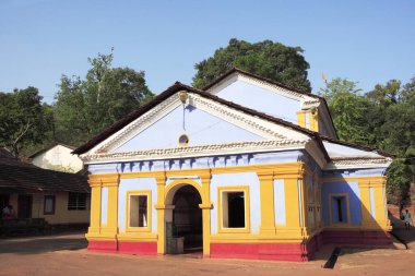 Shri Saptakoteshwar tapınağı 1668 yılında Chhatrapati Shivaji Maharaj 'ın talimatıyla yenilenen Lord Shiva' ya adanmıştır.