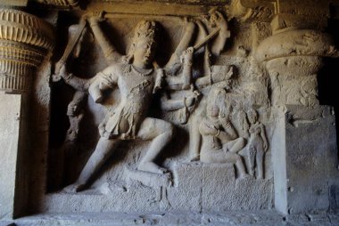 Hindistan 'daki Ellora mağaralarında Lord Shiva.