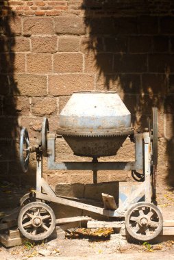 Küçük el çimento karışımı; Pune; Maharashtra; Hindistan