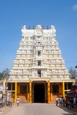 Ramanathswami Tapınağı 'nın zengin donanımlı Gopuram' ı; 17. yüzyılda 24 metre yükseklikte inşa edildi; Rameswaram; Char Dham; Tamil Nadu; Hindistan