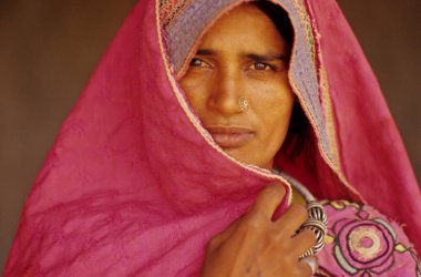 Kutch, Gujrat, Hindistan 'ın kadını 