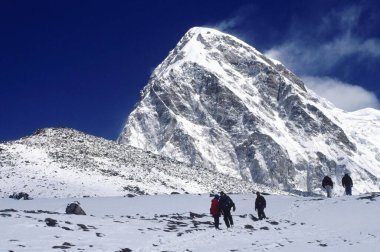 Kalapathar ve Pumoni tepesi, Everest yolu, Nepal