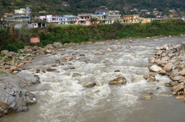 Nehir akan köy, uttarakhand, Hindistan, Asya
