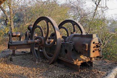 Parkın eski paslı pompası, kapat.