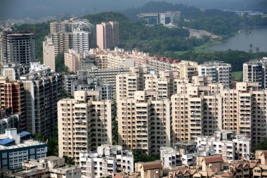 Powai, Bombay Mumbai, Maharashtra, Hindistan 'daki yüksek binaların genel manzarası. 