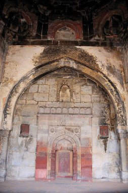 Humayun 'un mezarlığındaki Isha Khan mezarının iç görünümü; Delhi; Hindistan