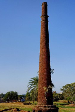 Tuğla yapımında kullanılan miras bacası, taluka Bhiwandi, Thana bölgesi, Maharashtra, Hindistan 