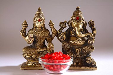 Diwali Deep Awali festivali, shree lakshmi puja tanrı ganesh ile sunulan şekerler, Hindistan 