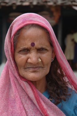 Hint köyü kadını, Manghawa Köyü, Narsinghpur Bölgesi, Madhya Pradesh, Hindistan 