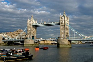 Thames Nehri üzerindeki Tower Köprüsü; Londra; İngiltere İngiltere