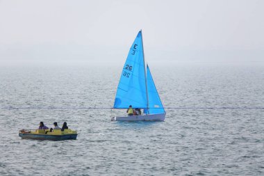 Göl kenarındaki tekne kulübü, Bhopal, Madhya Pradesh, Hindistan 