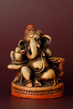 Ganesha İdolü (fil başlı tanrı) terracotta teknesinde, Delhi 'de, Hindistan' da ve Asya 'da yapıldı.