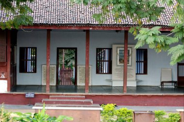 Sabarmati Ashram, Sabarmati Nehri 'nin batısındaki Gandhi Aşramı olarak da bilinen Mahatma Gandhi' nin ikametgahıydı; Ahmedabad; Gujarat; Hindistan