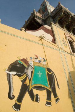 Mandawa, Shekhawati Bölgesi, Rajasthan, Hindistan 'daki Haveli Duvarı' nda duvar resmi 