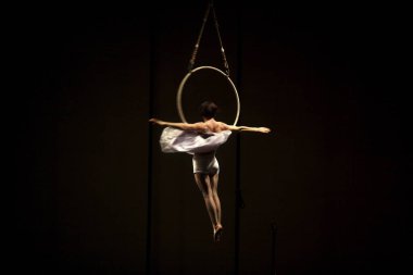 Nofit Devlet Sirki Sanatçısı Hint Teknoloji Enstitüsü 'nün Bombay Mumbai, Maharashtra, Hindistan' daki yıllık kültür festivali Mood Indigo 'da sahne alacak. 