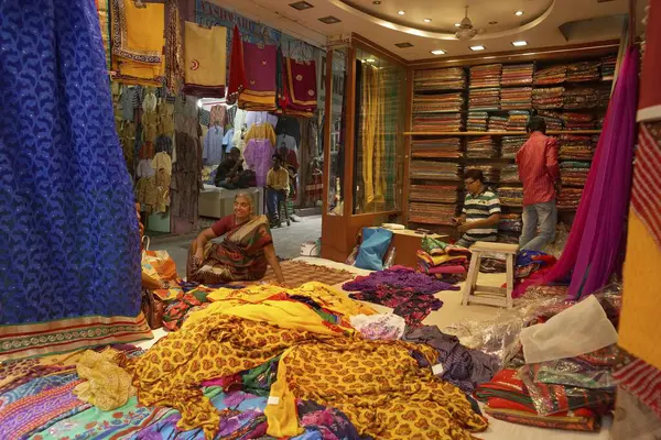 Banarasi sari dükkanı, varanasi, uttar pradesh, Hindistan, Asya 